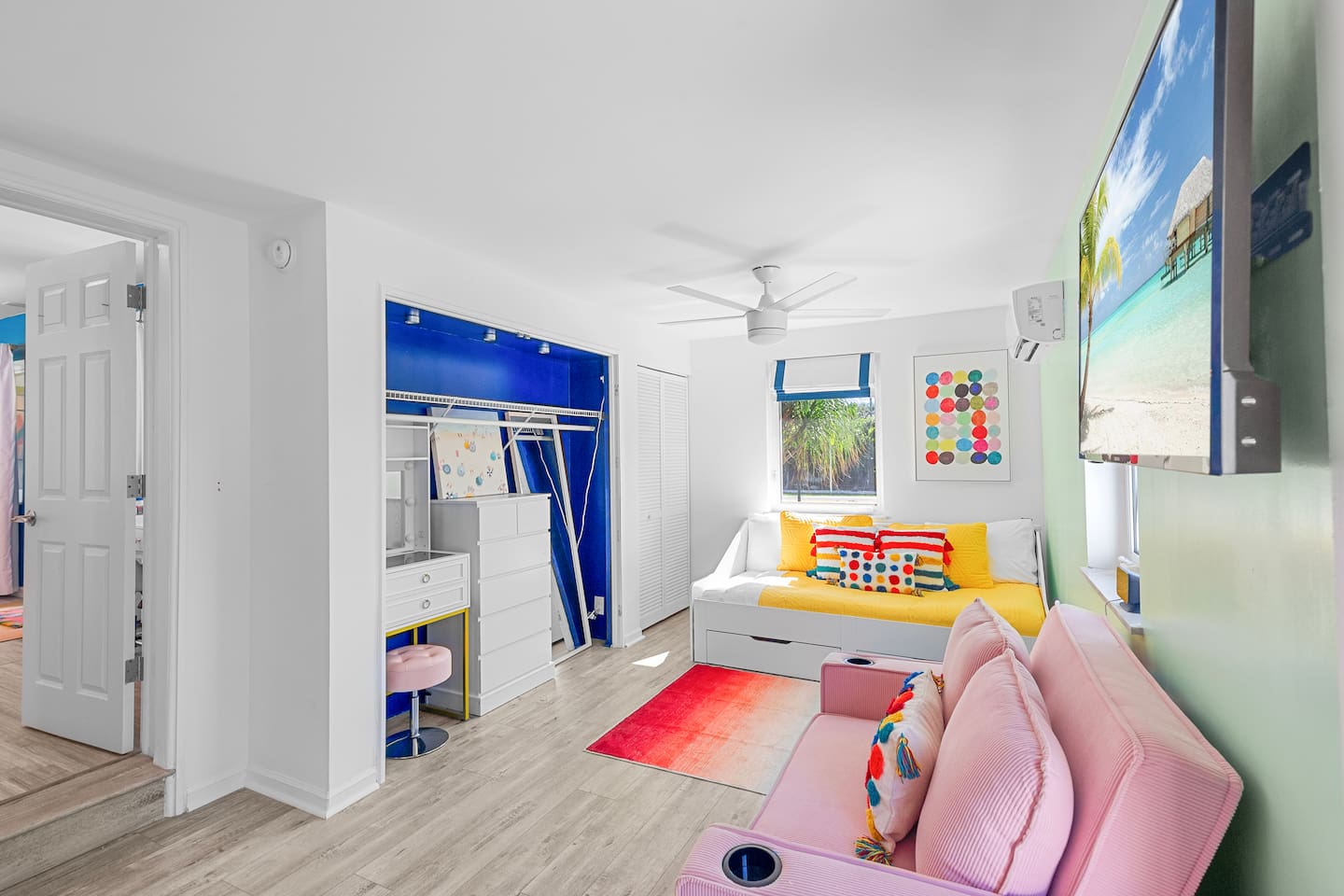 Chic Getaway Near Wilton Drive l Your Urban Escape — photo 3