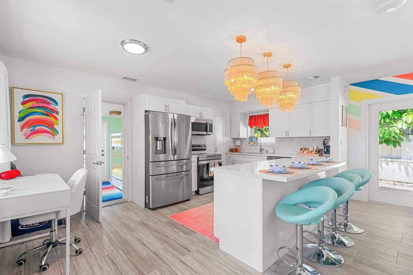 Chic Getaway Near Wilton Drive l Your Urban Escape — photo 4