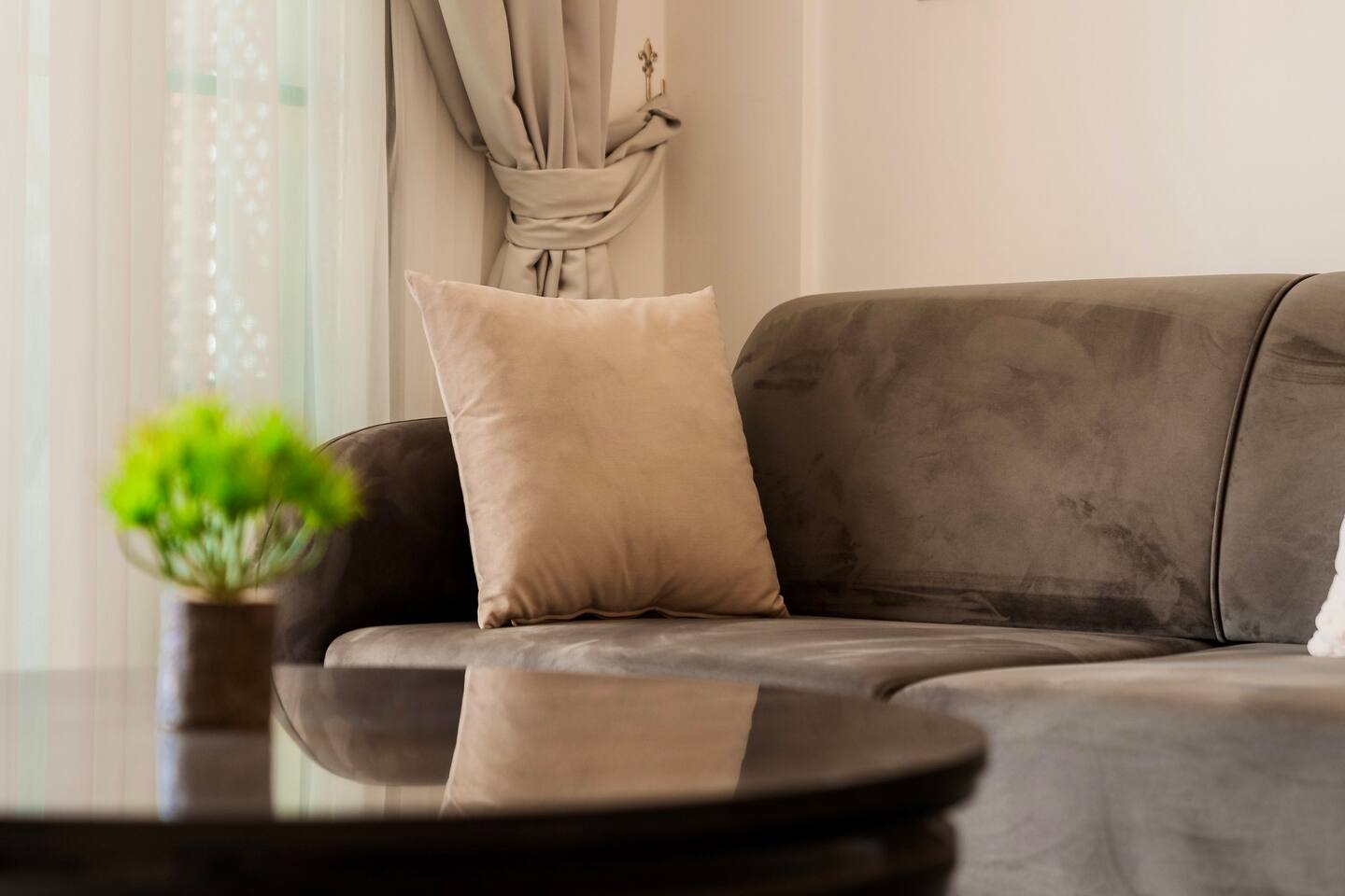 Große, stilvolle Wohnung: Meerblick + Pool + Gym