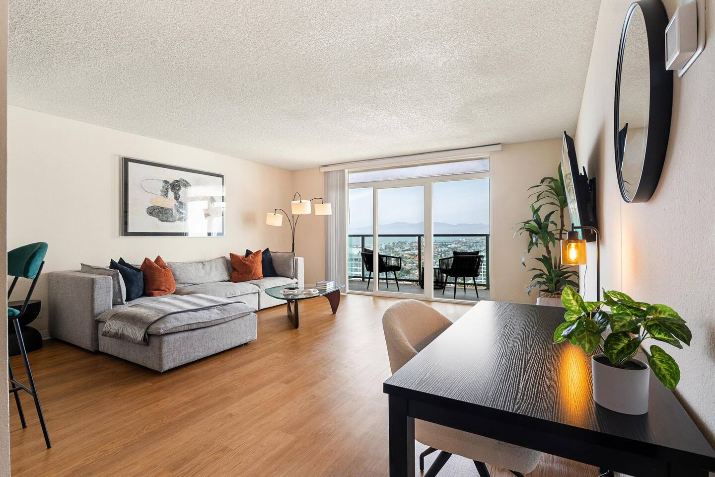 Amber Tide - Bright 1BR Marina Gem Ocean View