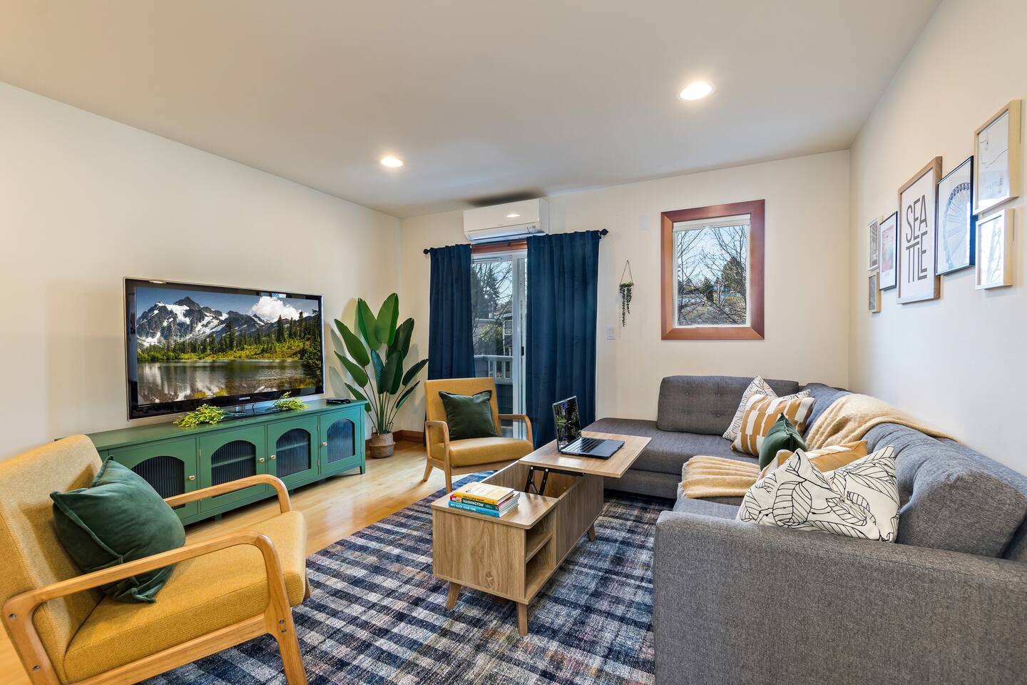 West Seattle~Game room~Near Stadiums~Kid friendly