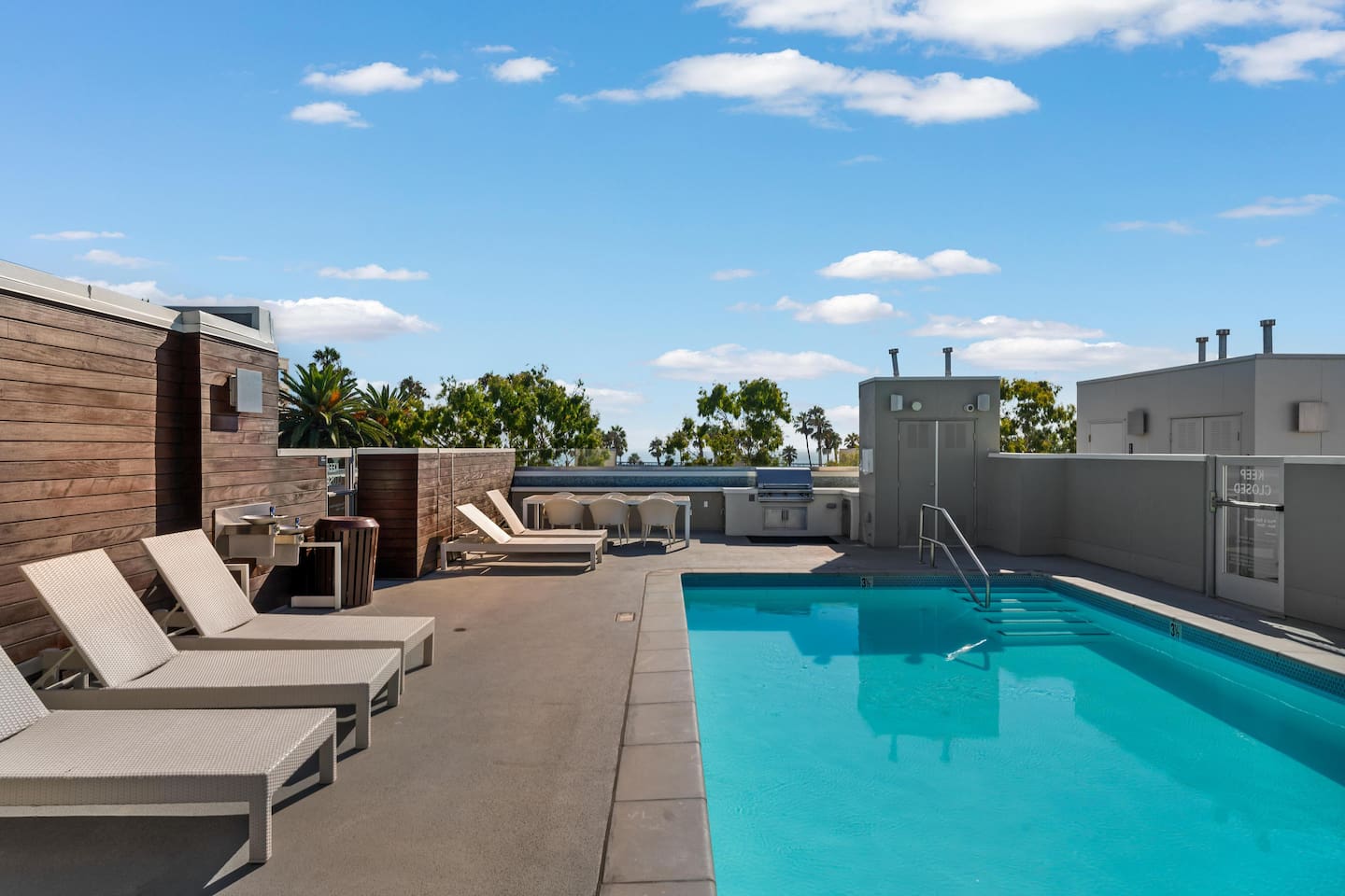 Ocean Views - Rooftop Pool 2BR Santa Monica