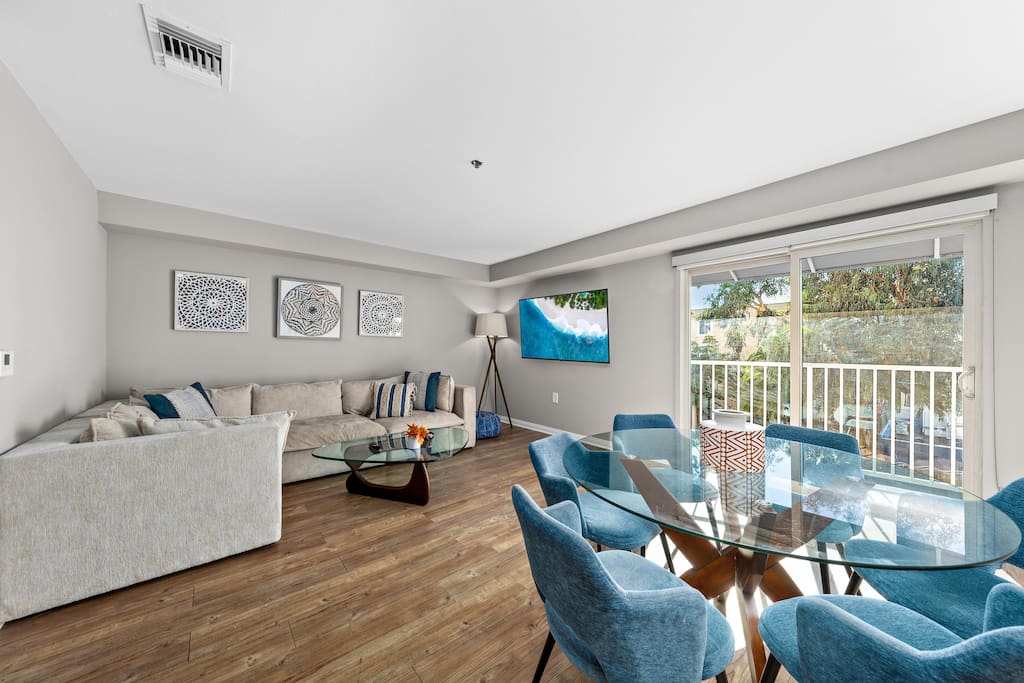 Beryl Breeze | Rooftop Pool Sunny 2BR by the Pier