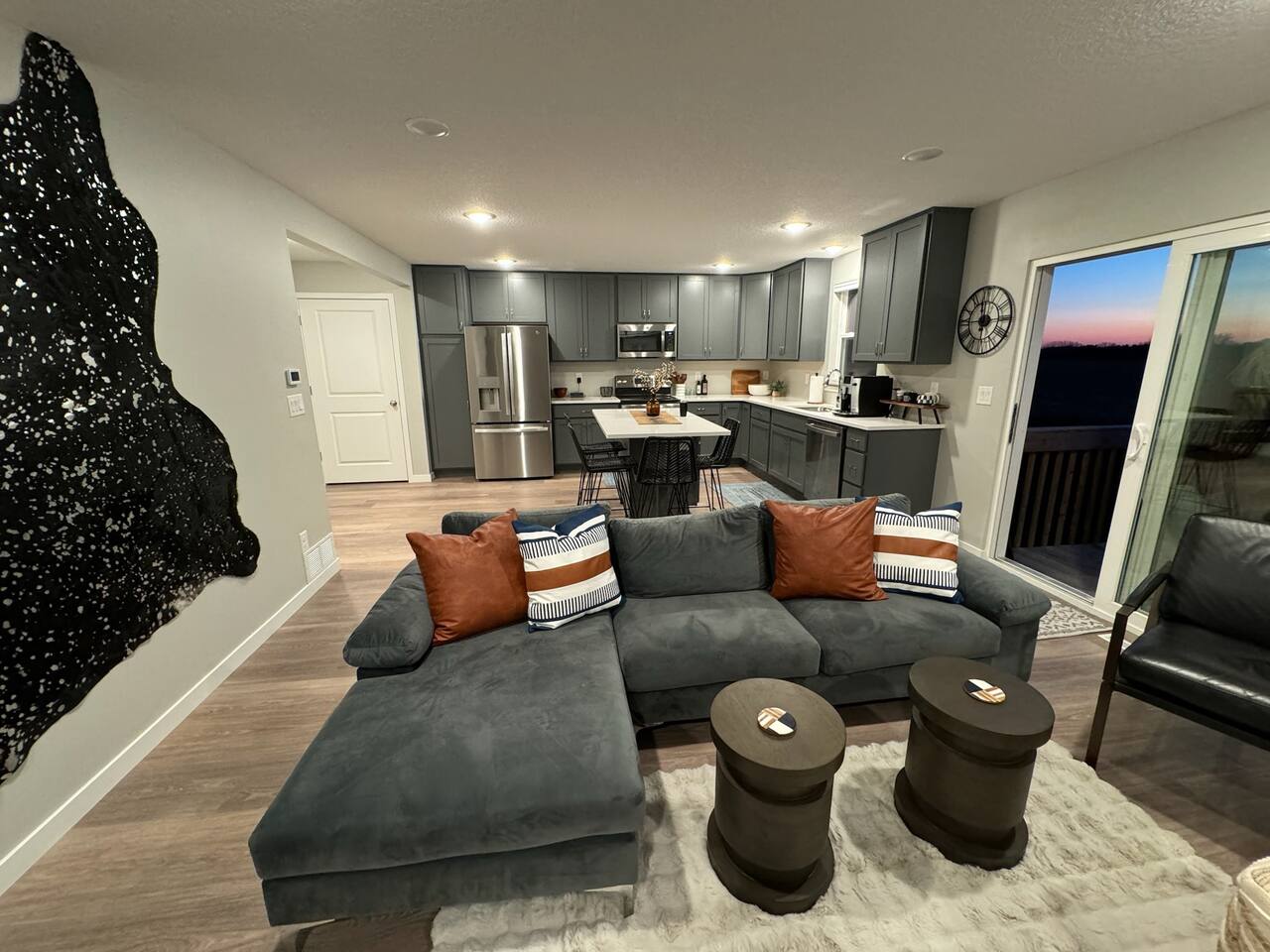 NEW Near UNI Spotless and Charming Giddyup Getaway