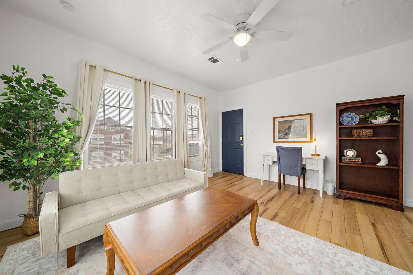 *Rare Find* Classic Charm (5 min from Downtown)