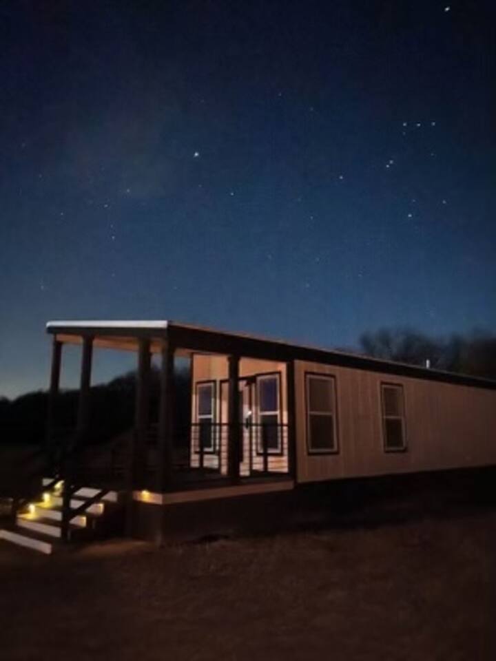 Texoma Getaway - Tiny House on a Pharm
