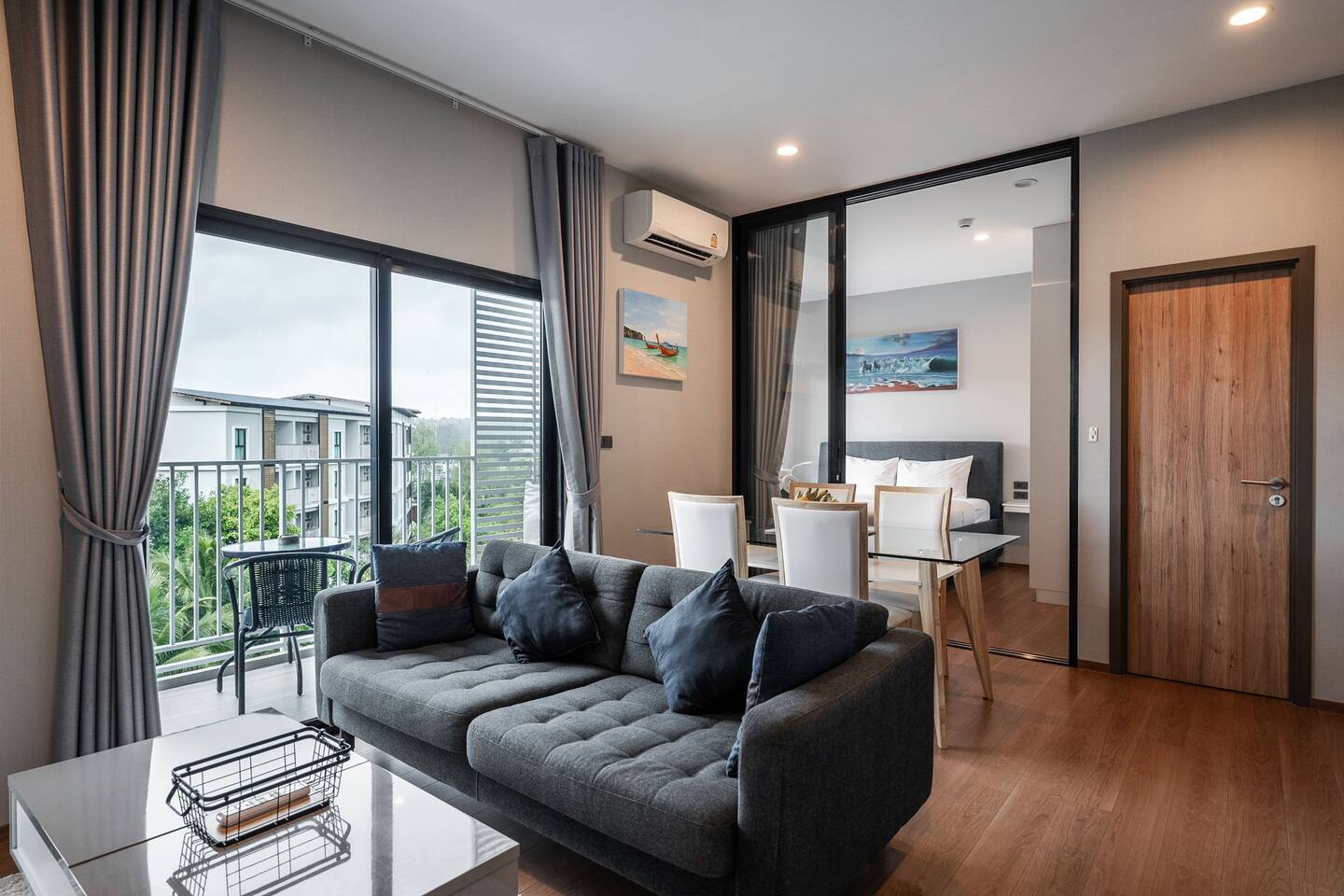 New apartment with a picturesque view at The Title V