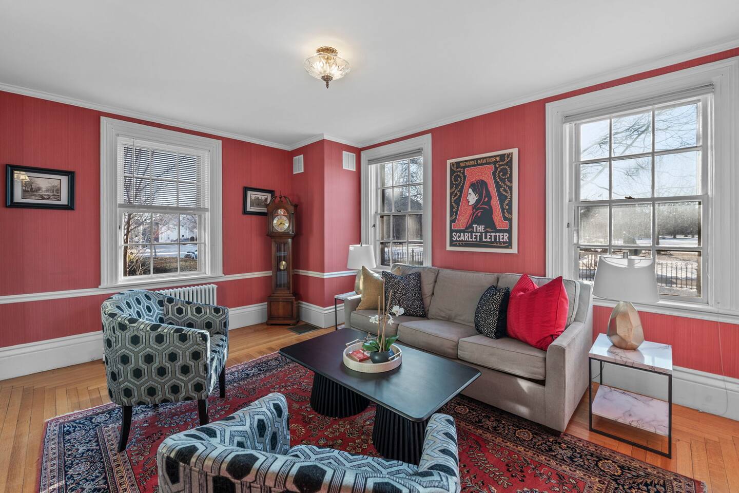 2 Floor 1BR w/Parking in the Heart of Salem