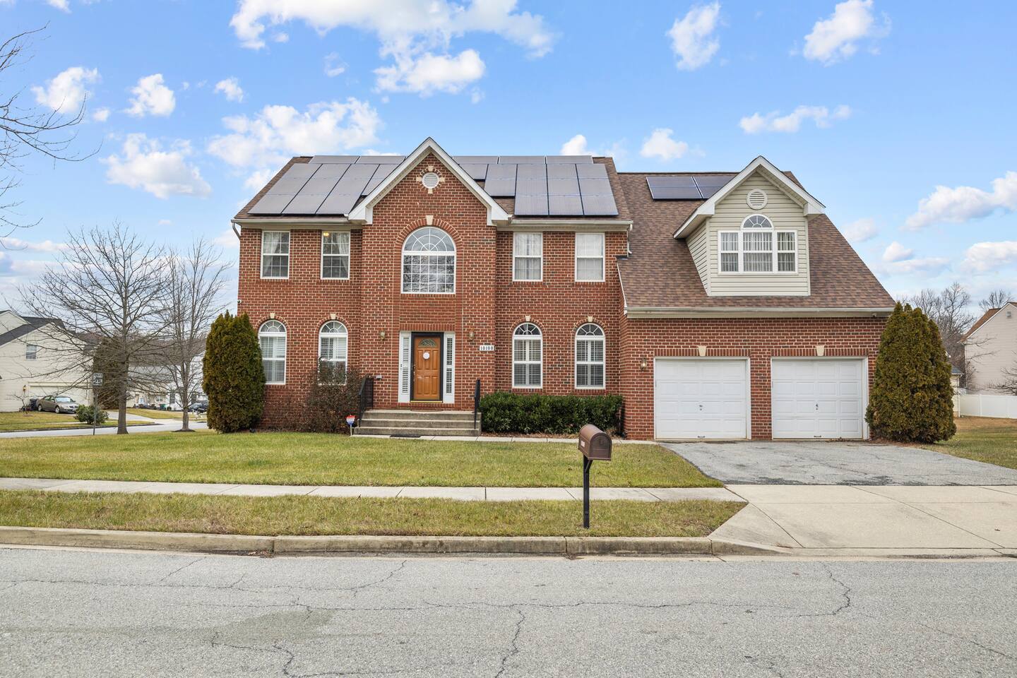 Luxury & Spacious Retreat Near Metro Free Parking.