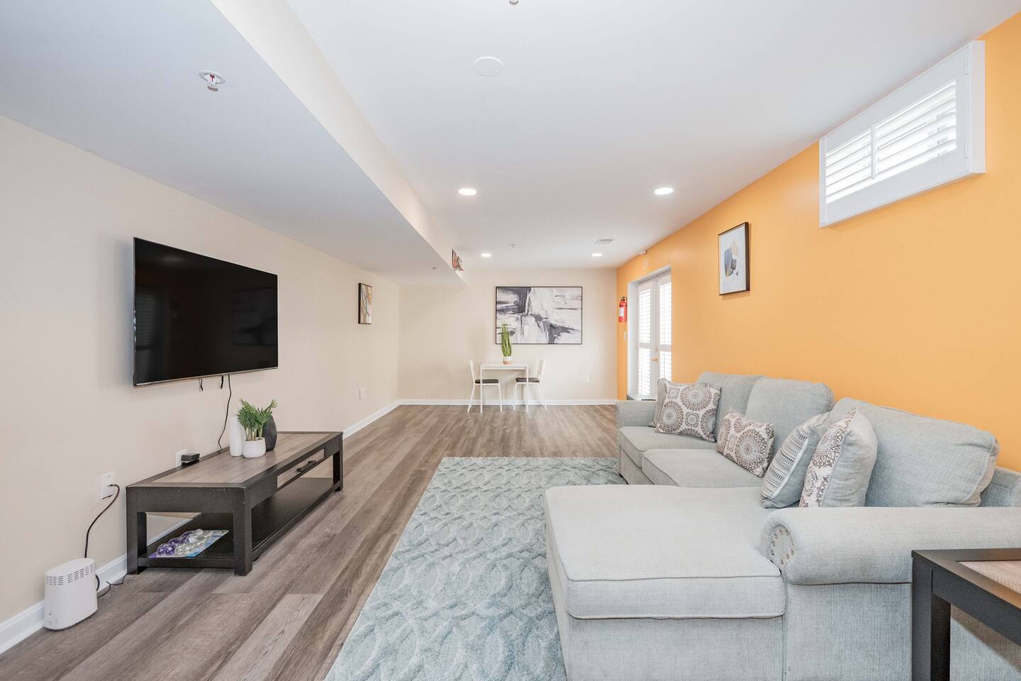 Cozy Modern Retreat Apt 2BR near DC w/free parking