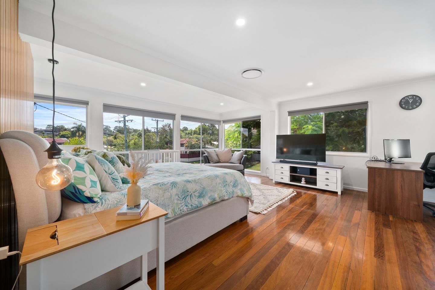 Spacious Home, Pool, Sauna fits 10ppl