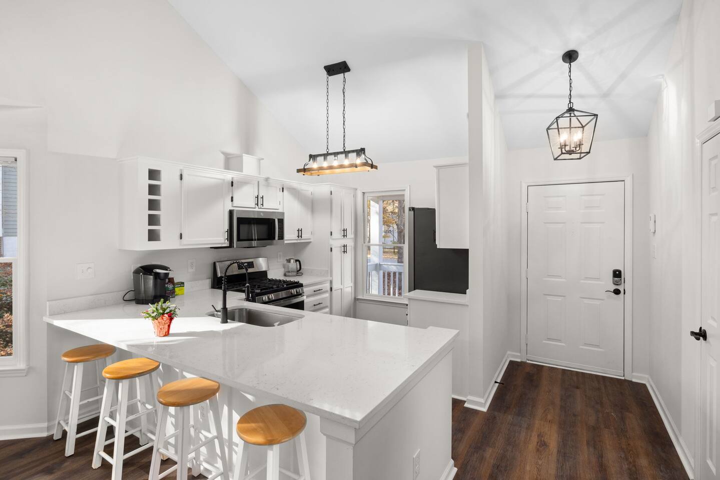 Fully Remodeled by Downtown w/ Suite, Desk, Pets