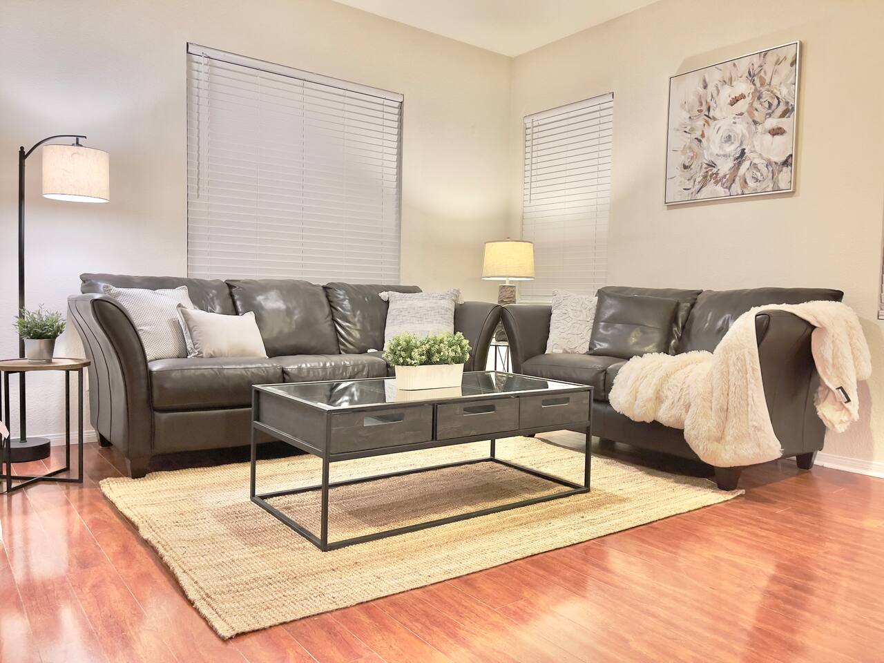 Cozy Room #6 in Luxury Home, West Lancaster