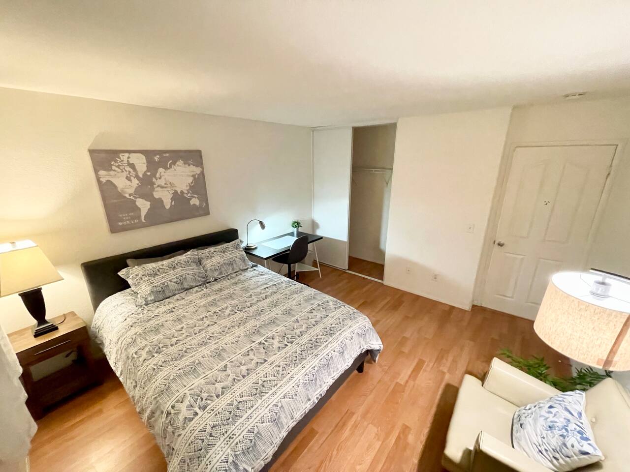 Private Room #2 in Luxury Home, West Lancaster