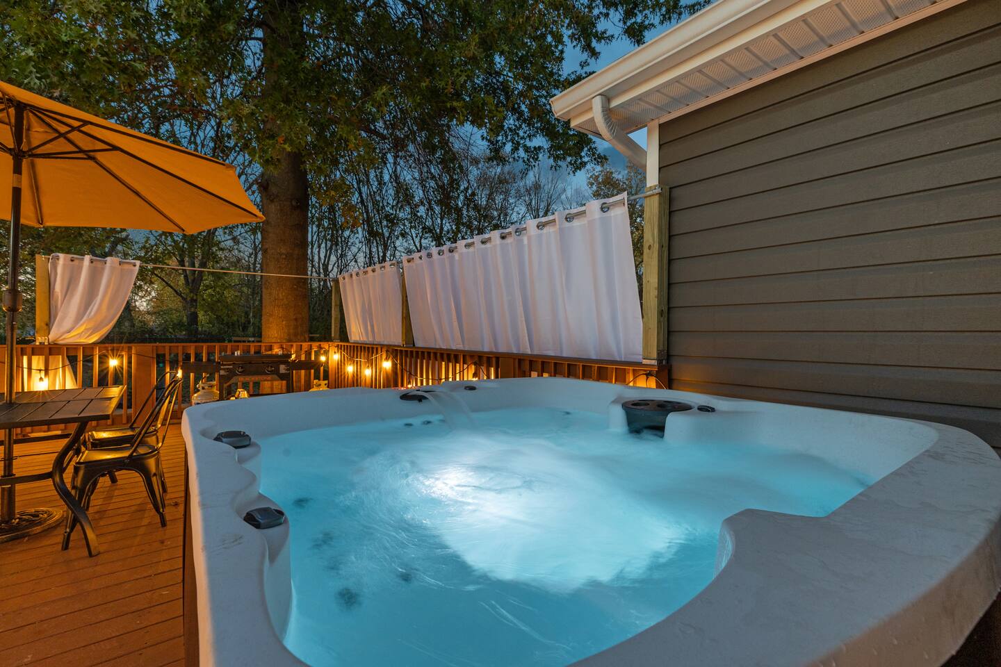 The Luxe Hot Tub Playground 12 Min to Horse Park