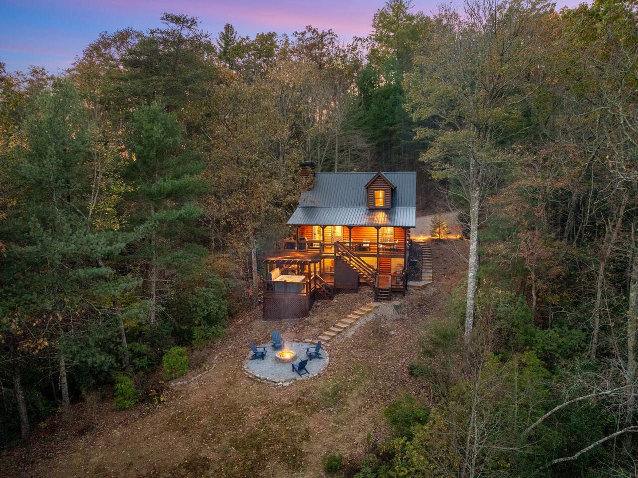 Juniper Chalet: Luxury Cabin with Views & Hot Tub