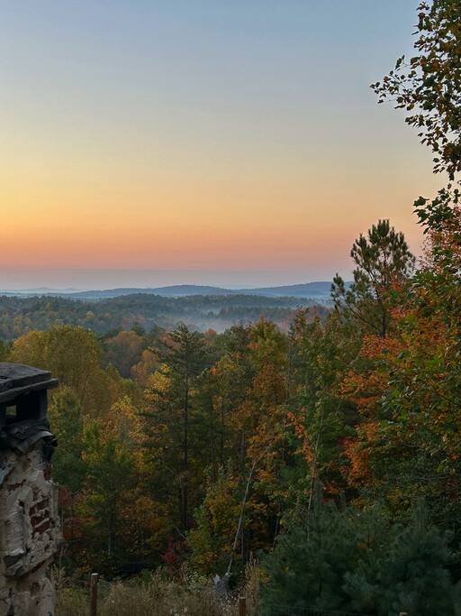 *Mountain Views-Firepit-Hot Tub-Arcades and More!*