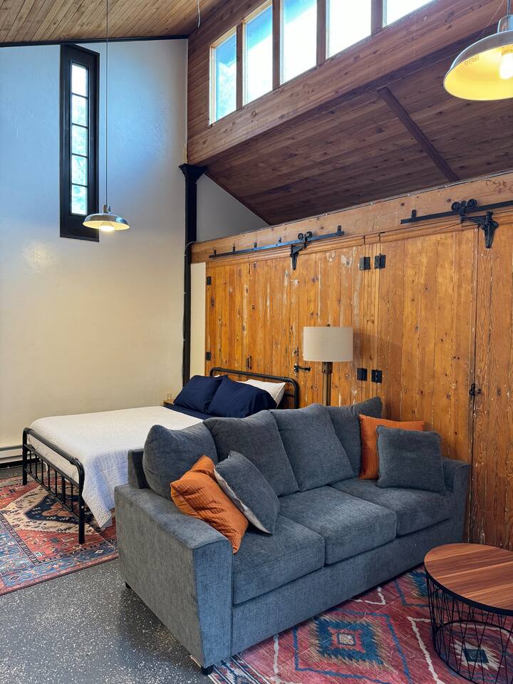 Carriage House-Near it All!