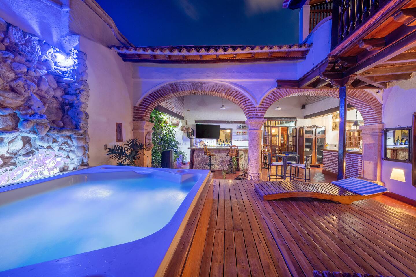 Casa De La Moneda, Walled city 6BD