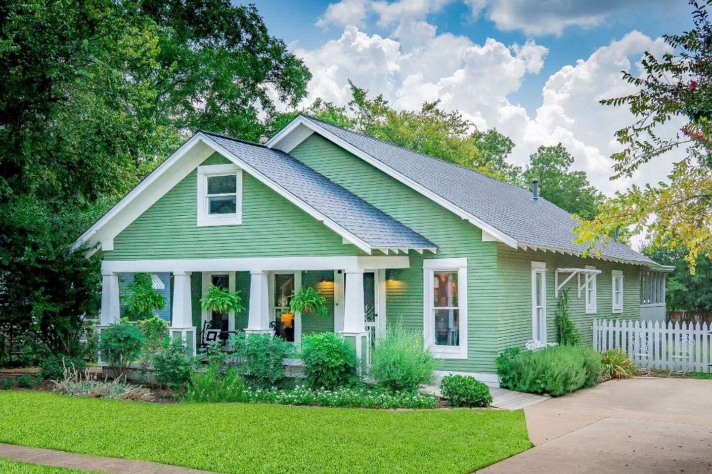 Historic Frisco Retreat Steps to Dining and Fun