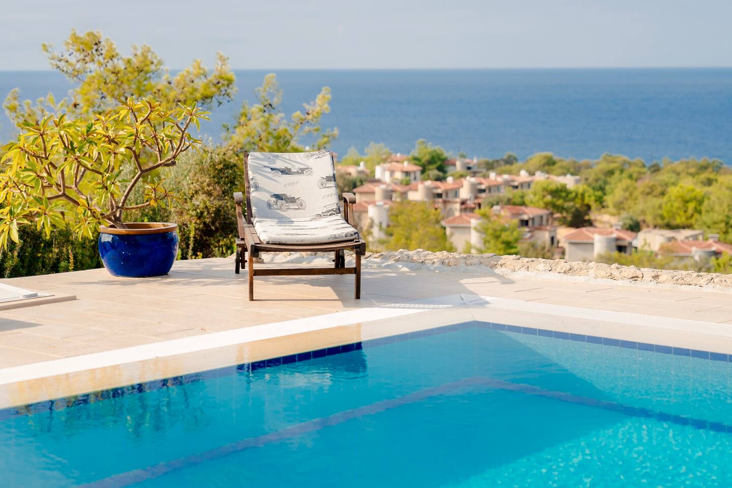 Große Villa mit Pool und traumhaften Meerblick