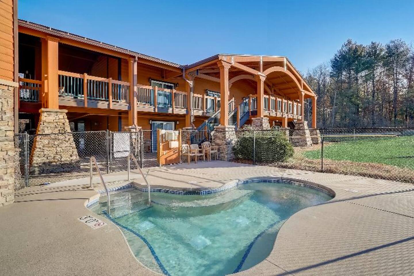 Riverview Paradise Suite (3 Bedrms/3 Bath/2040 SF)