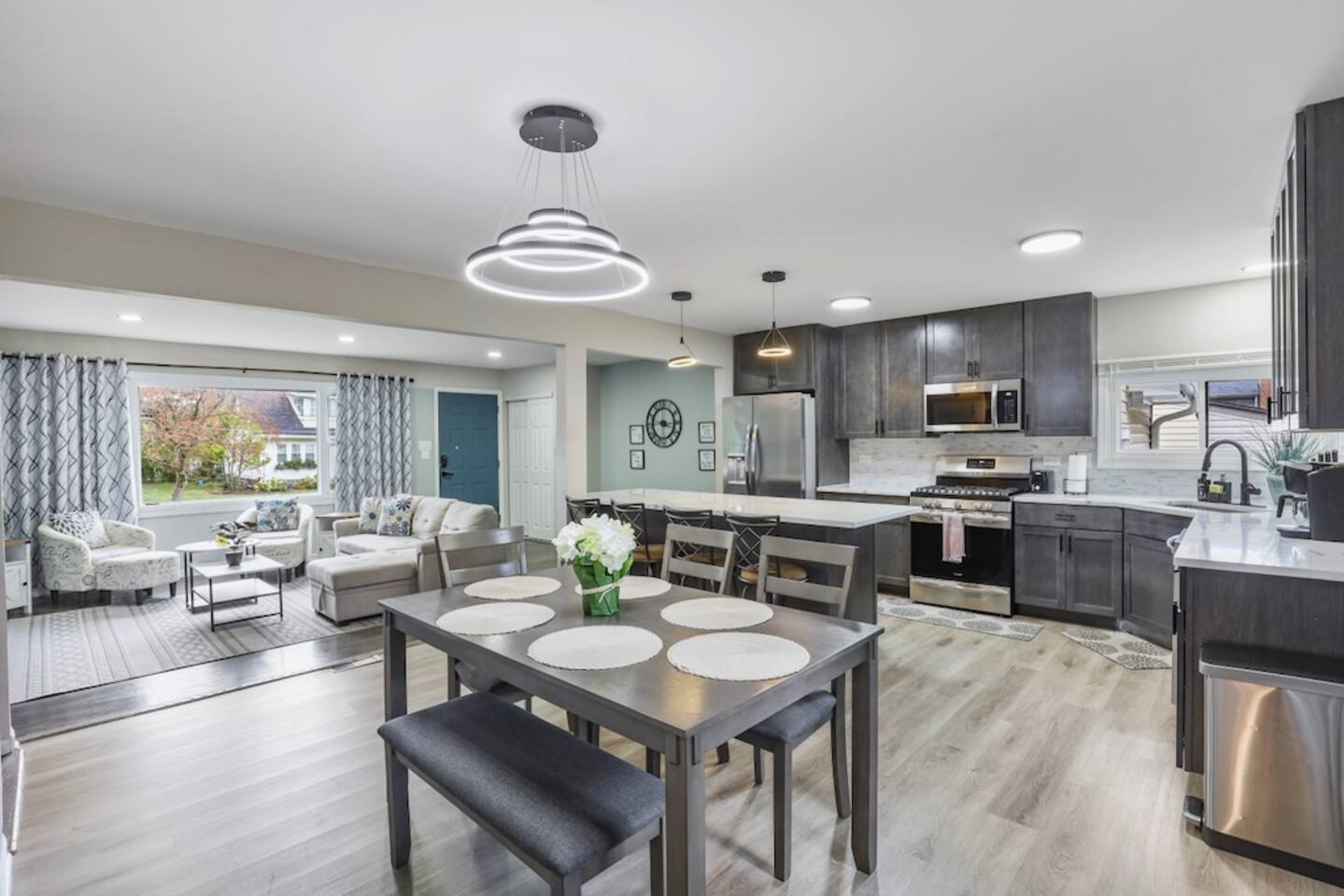 Welcoming Wheaton: 5BR, Pool Table