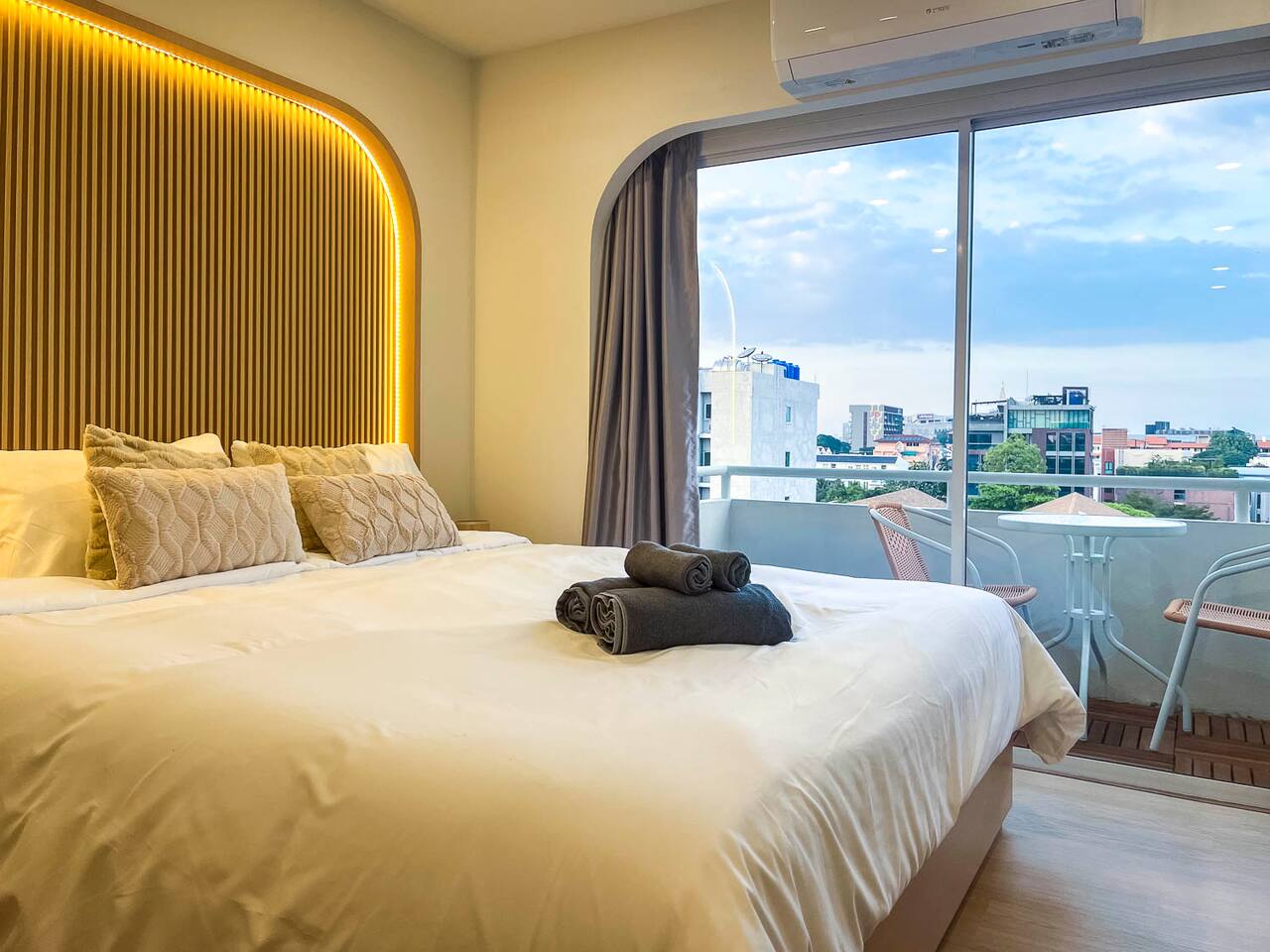 Nimman | Mountain View | Adjustable Standing Desk