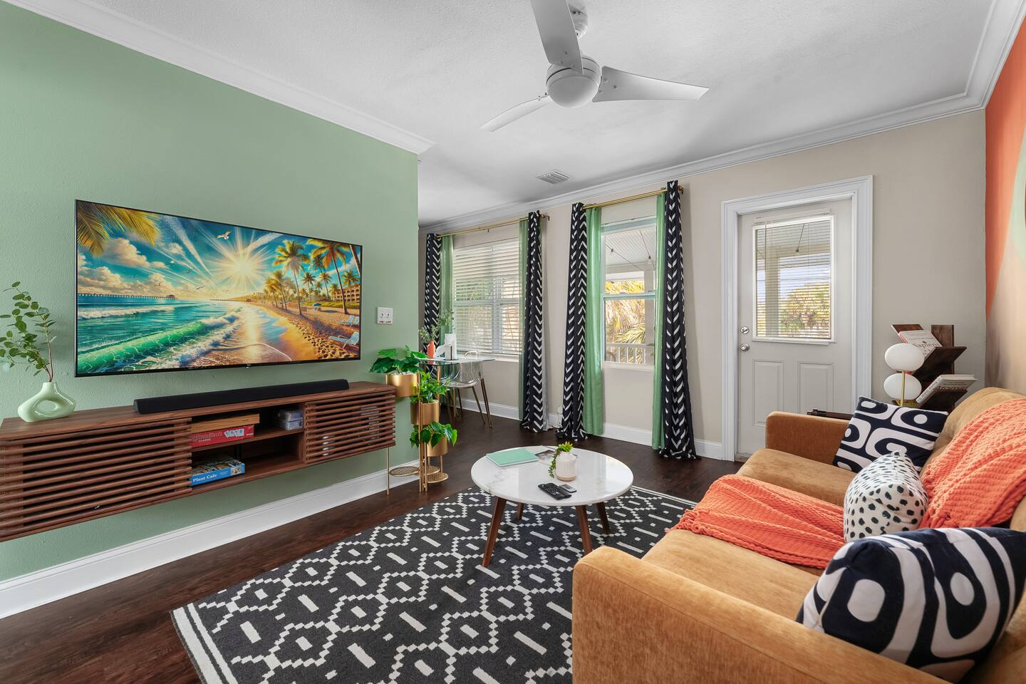 Hyde Park Gem • Walk to Bayshore • Near Downtown