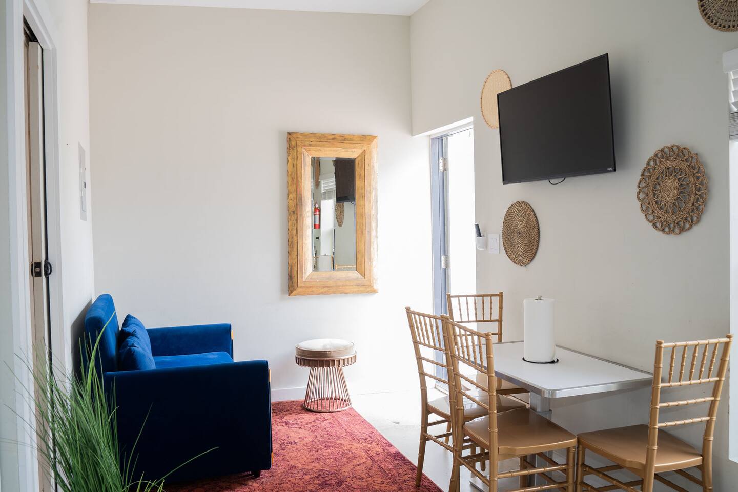 Trendy Brickell 2bd/1bath Free Parking Apt A