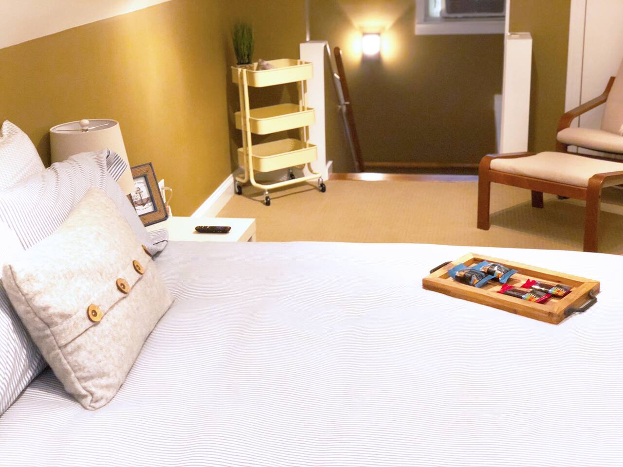 Pvt entrance, 2 story suite, PLUSH with amenities!