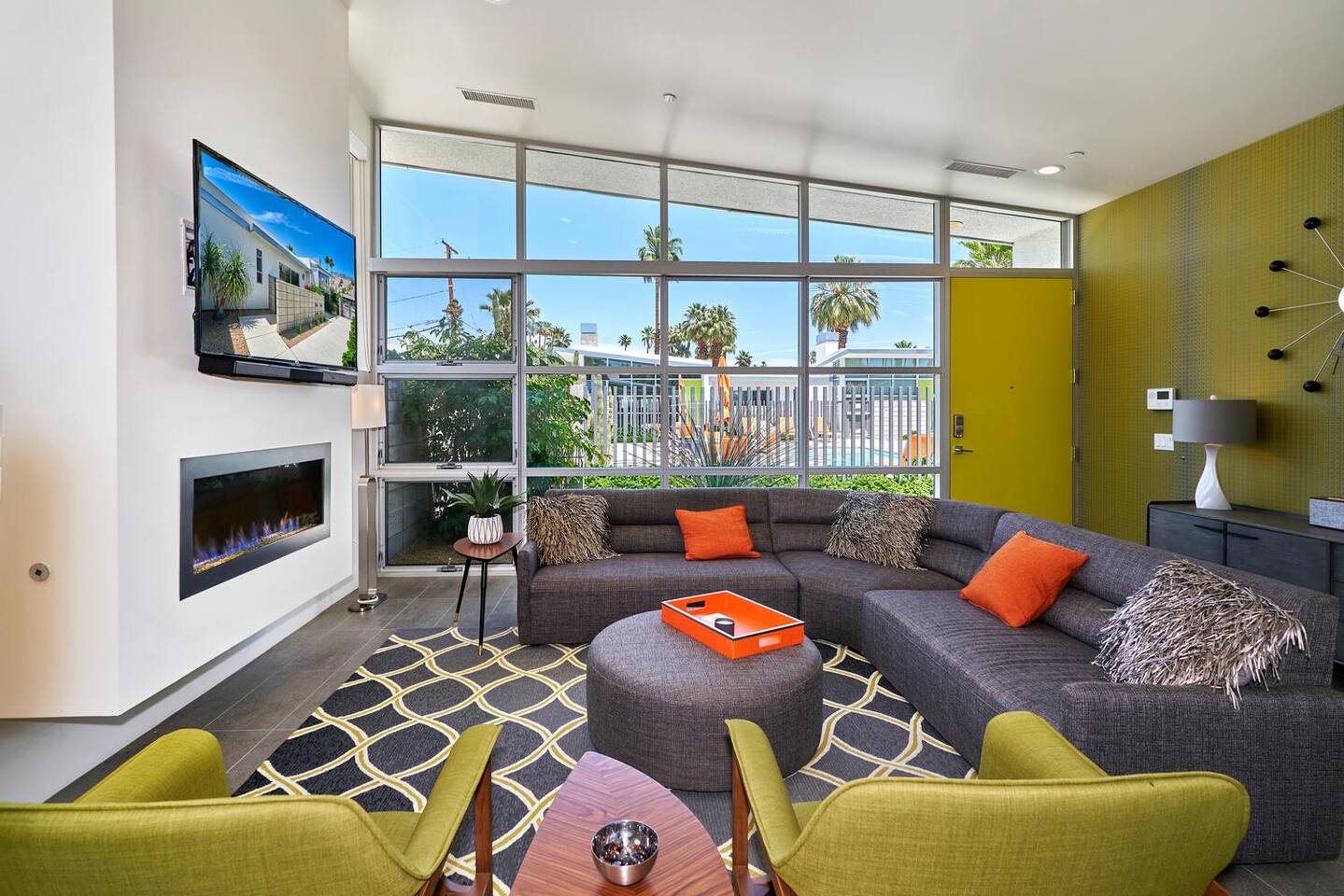 Sophia Oasis: Luxe 2BR Condo with Mountain Views!