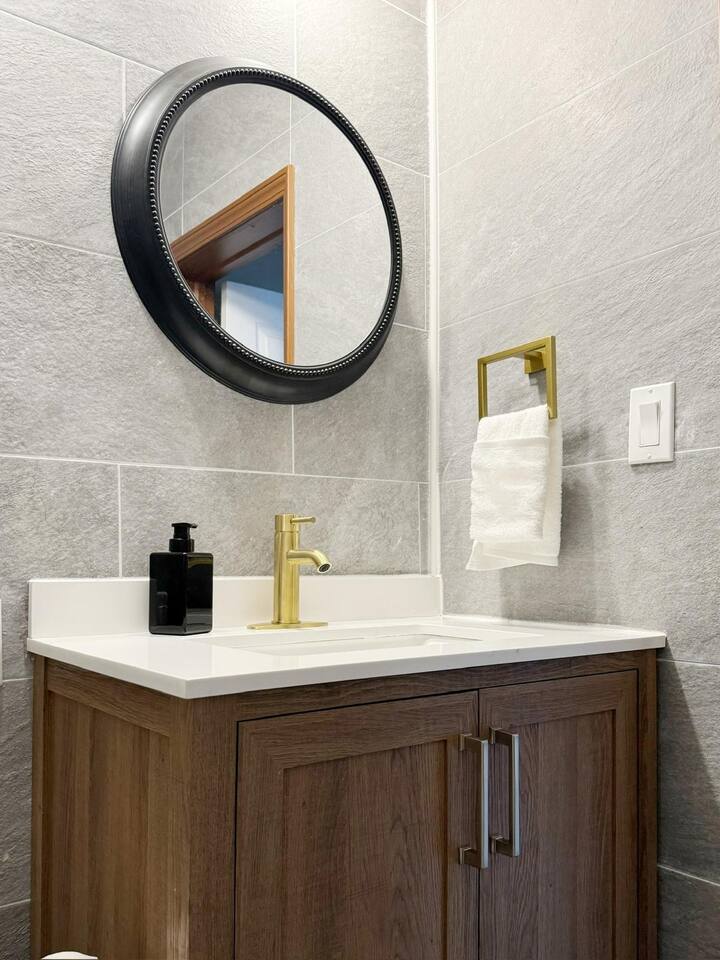 Parkland Home | KING 2BD/1BA Townhome in Ev