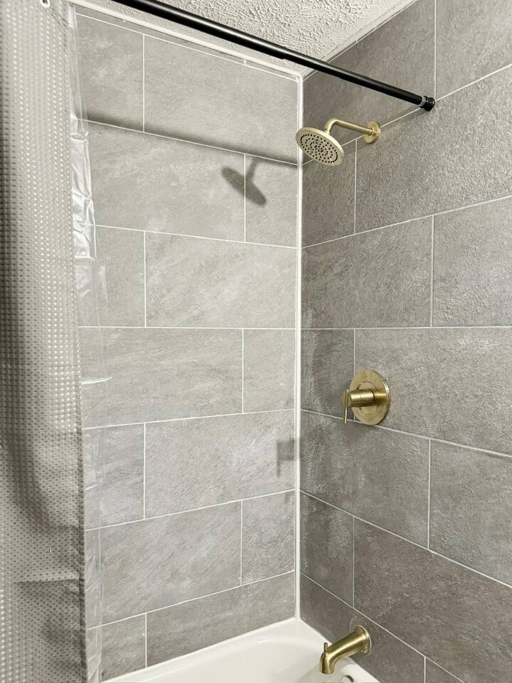 Parkland Home | KING 2BD/1BA Townhome in Ev