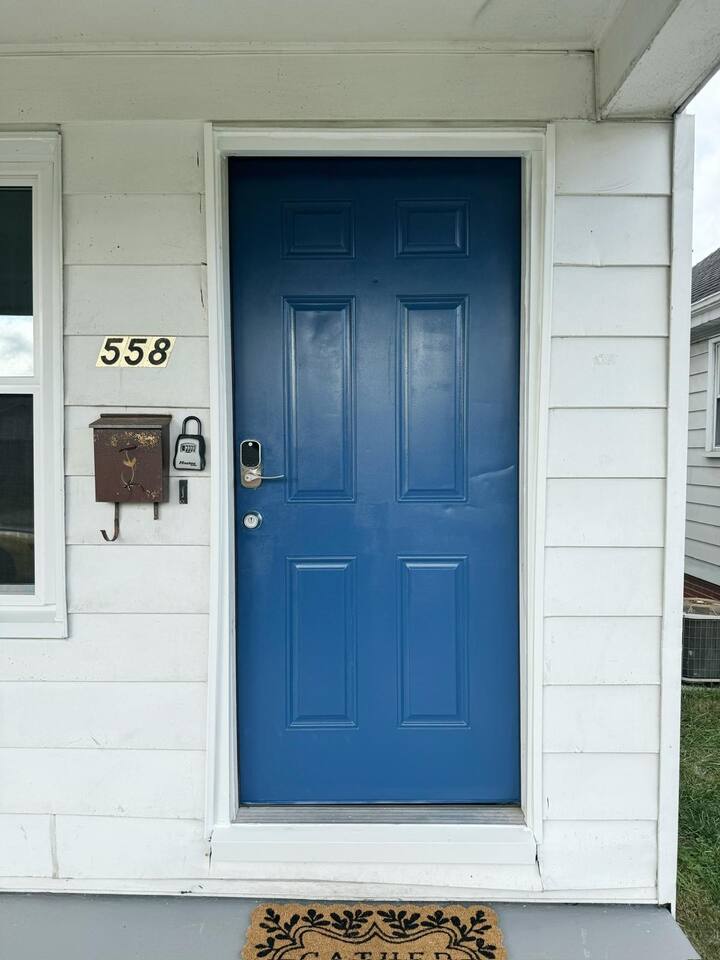 Parkland Home | KING 2BD/1BA Townhome in Ev photo 4