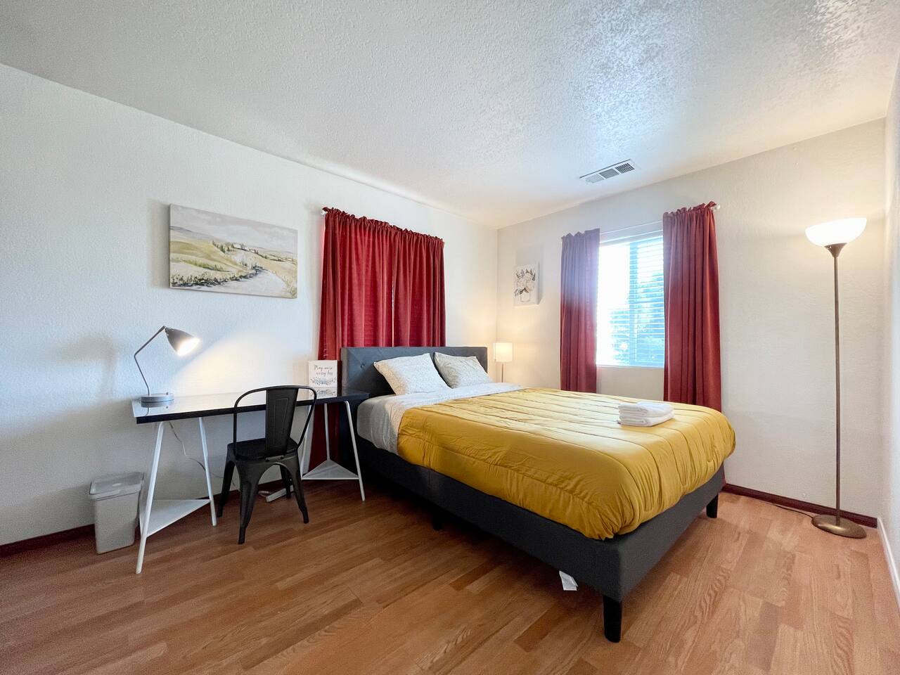 Private Room #8 in Luxury Home, West Lancaster