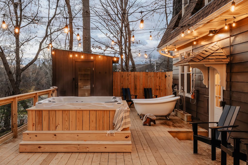 River Retreat: Sauna, Hot Tub, Cold Plunge & More