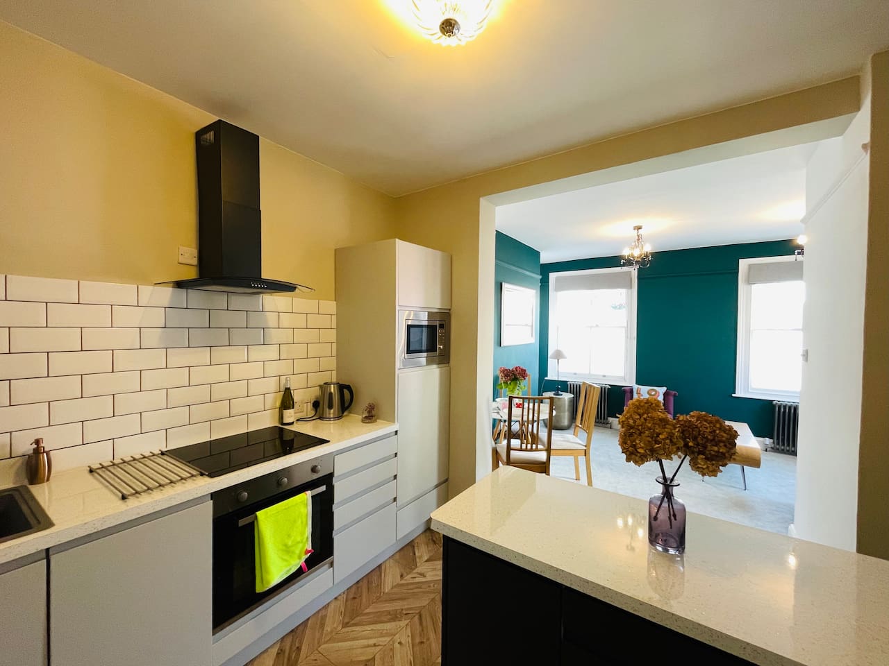 Modern Flat Nr Battersea Park & Chelsea (Sleeps 5)