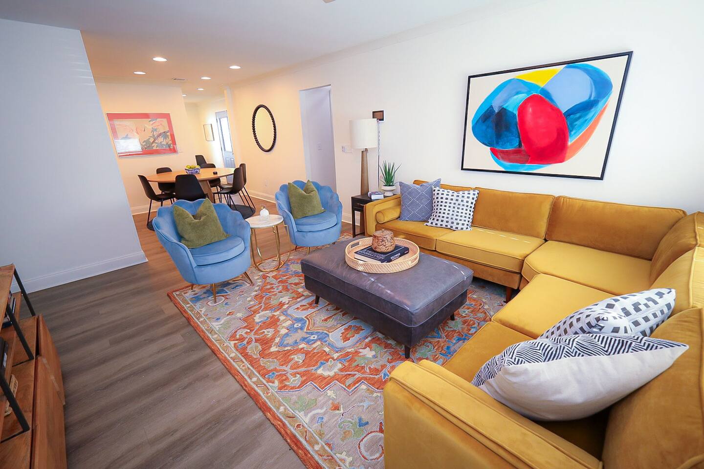 Spacious & Fun Home-Close to DT