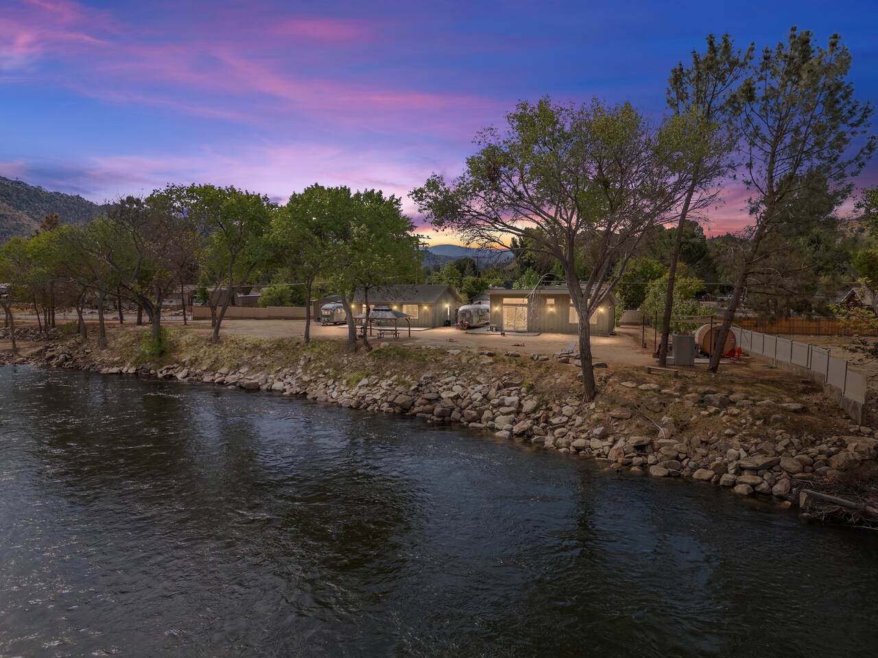 Riverbend Oasis/Riverfront/Hottub/Sauna