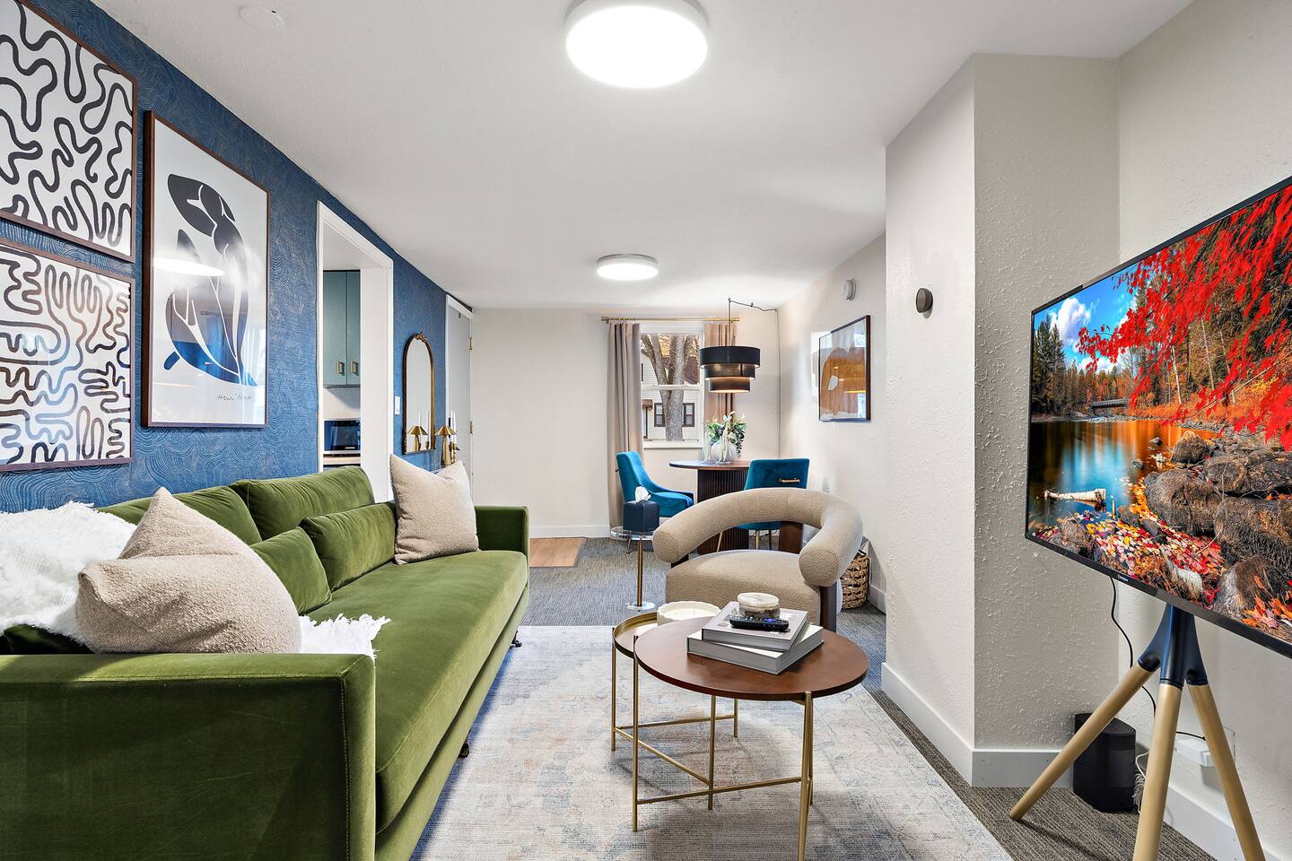 Cottage by Lakes | Parking + Backyard | 4 min DT