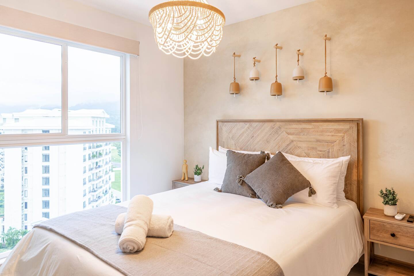 Stylish Apt w/ Mountain Views & Luxury Amenities