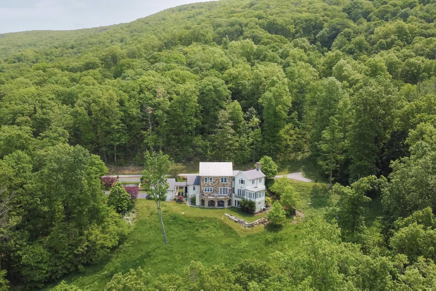 Mtn Views from Every Room, Homestead 1 mile!