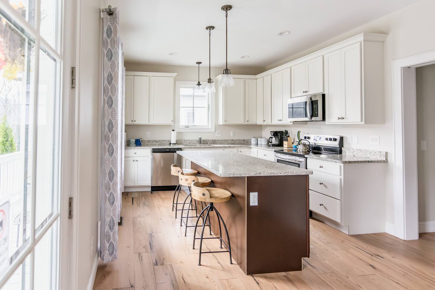 Closest to Warm Springs Pools! Charming Getaway