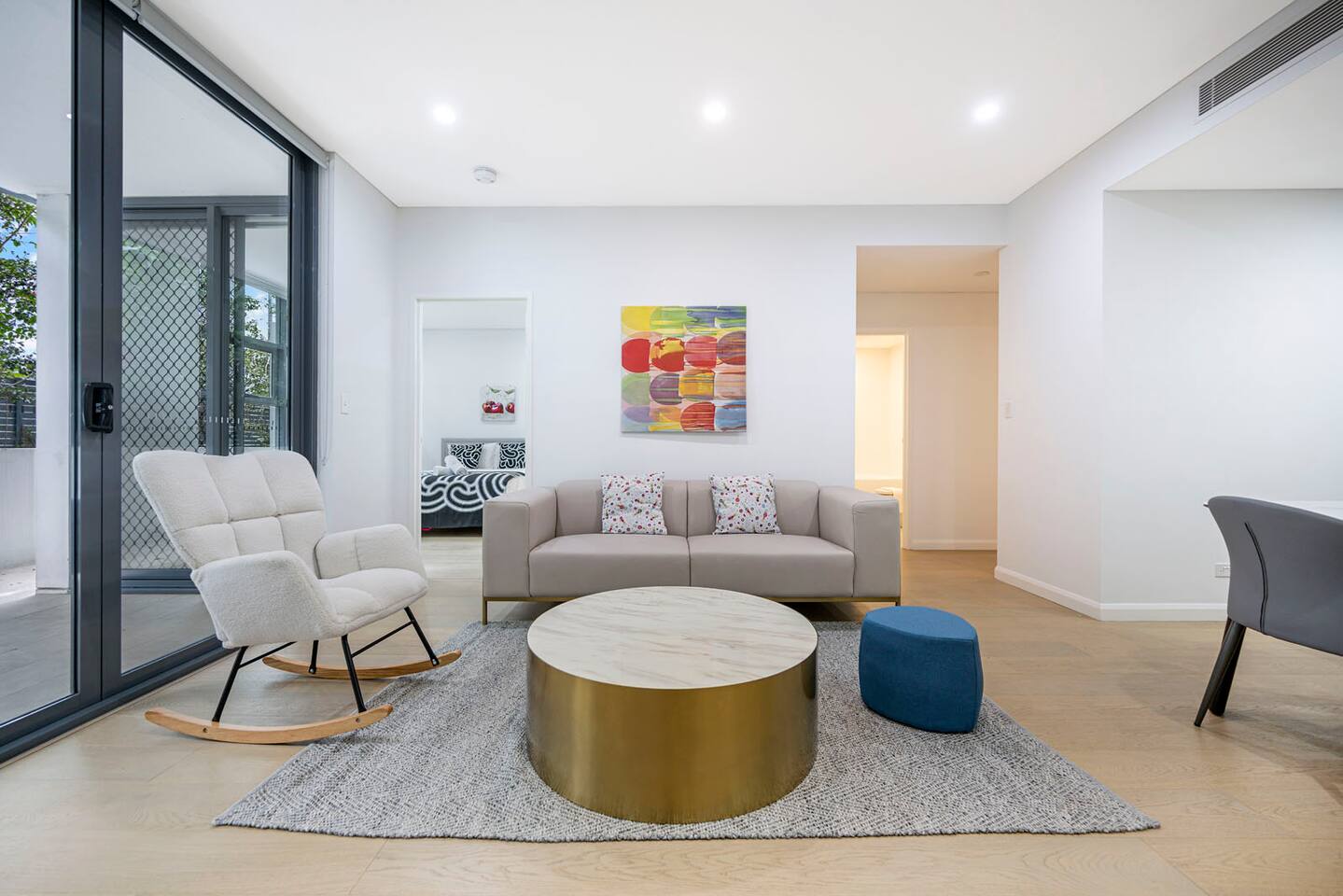 3BR in Eastwood- Walk to Train, Food & Markets