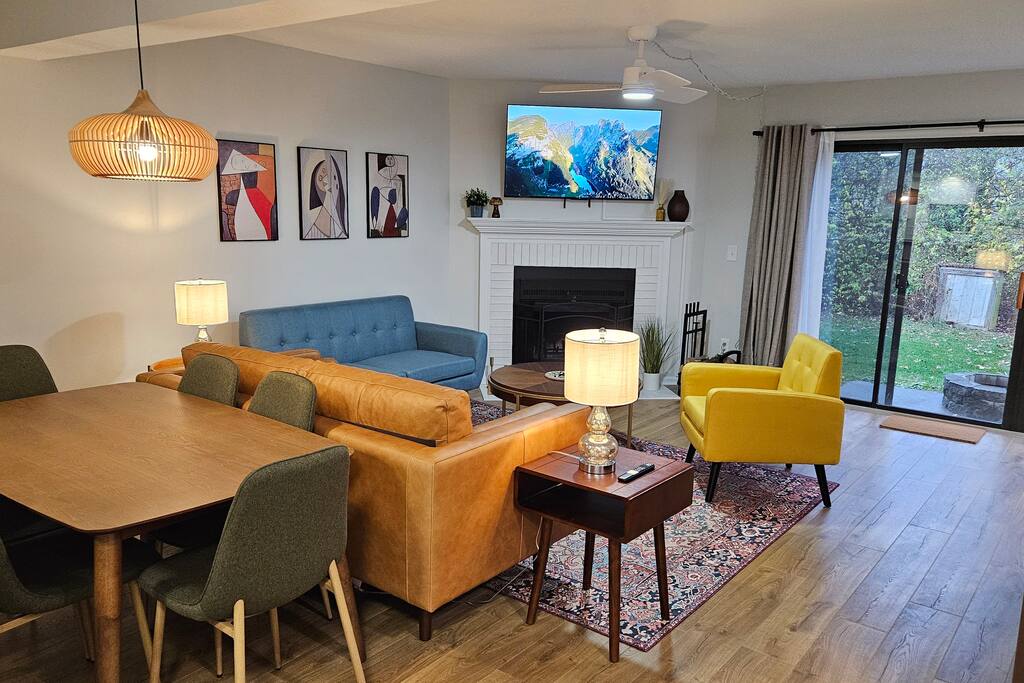 3 mile to Polaris ● Updated ● Fireplace ● Garage