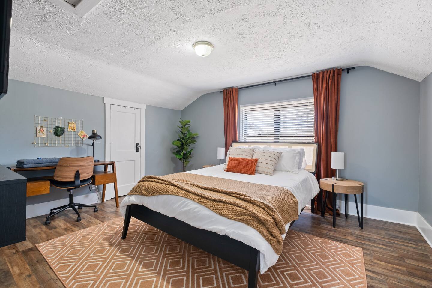 Spacious BDRM Near UNMC/Blackstone