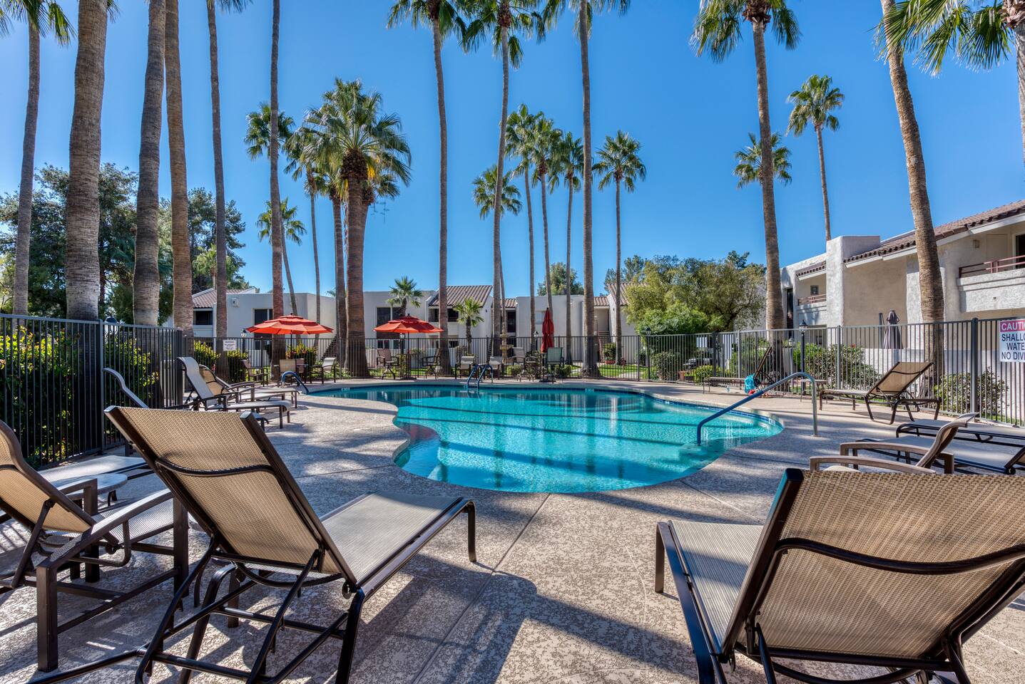 Beautiful 1st Floor Condo in McCormick Ranch!