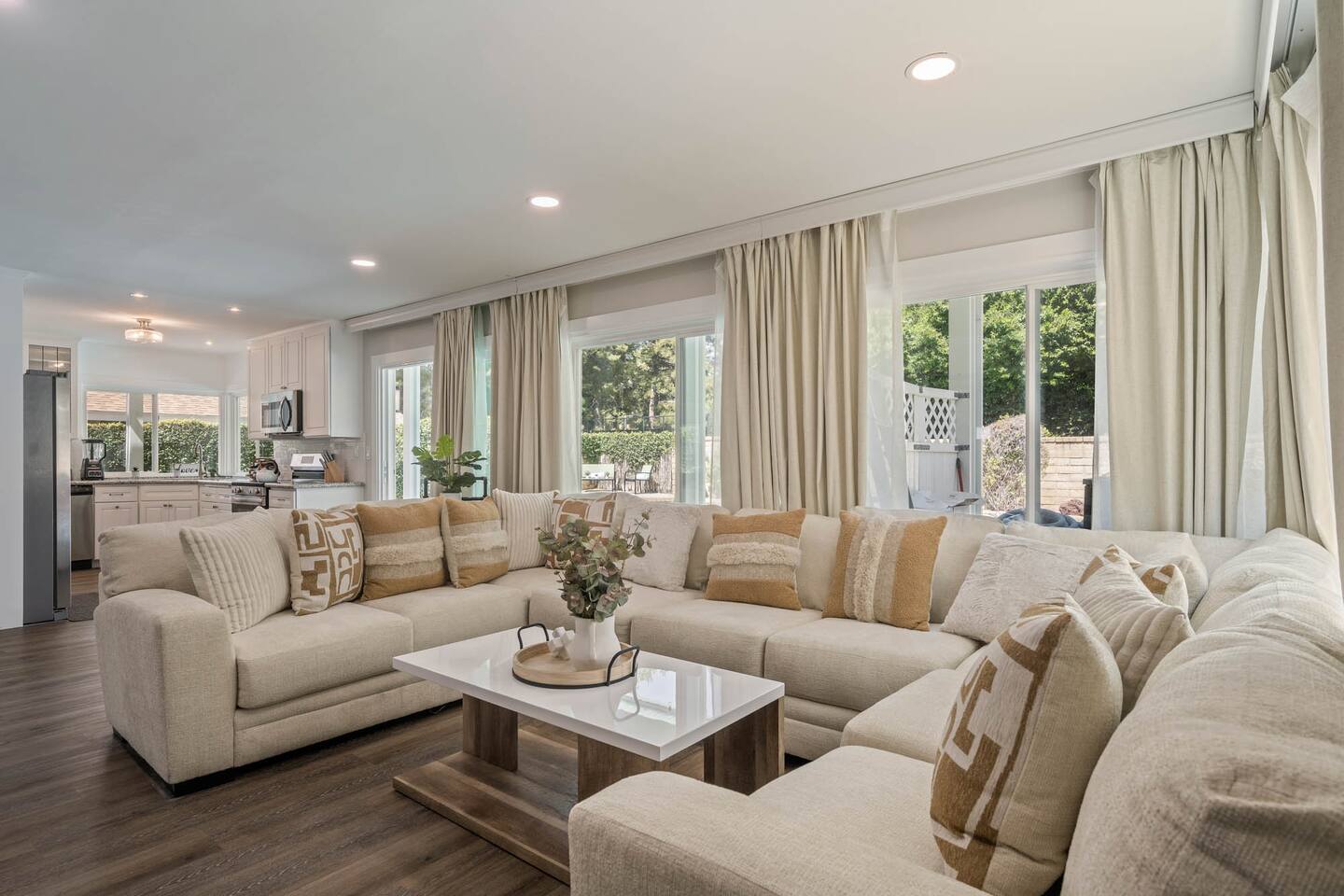 177 Modern Retreat: Pool, SPA-New Lux Furniture