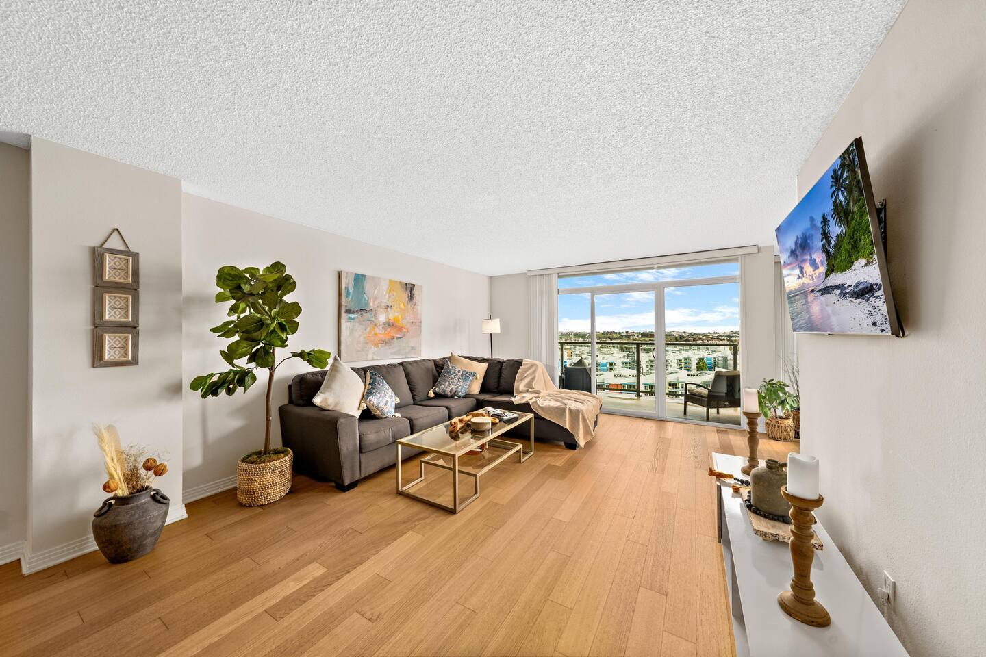 The tulip Marina Highrise with ocean view
